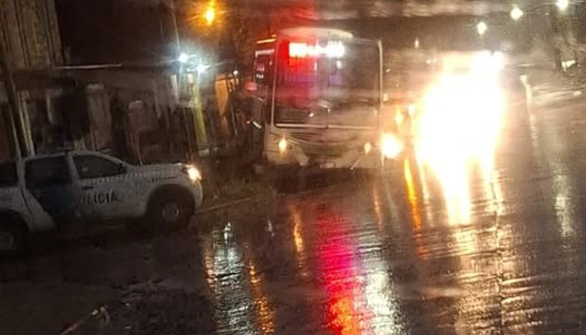 Un chofer de colectivos fue apuñalado cuando se resistió a un robo en Florencio Varela