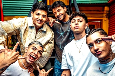 El dúo de cumbia Roze pone a todos a bailar en “Botellas Vacías”, junto a  Márama, Migrantes y Alan Gómez