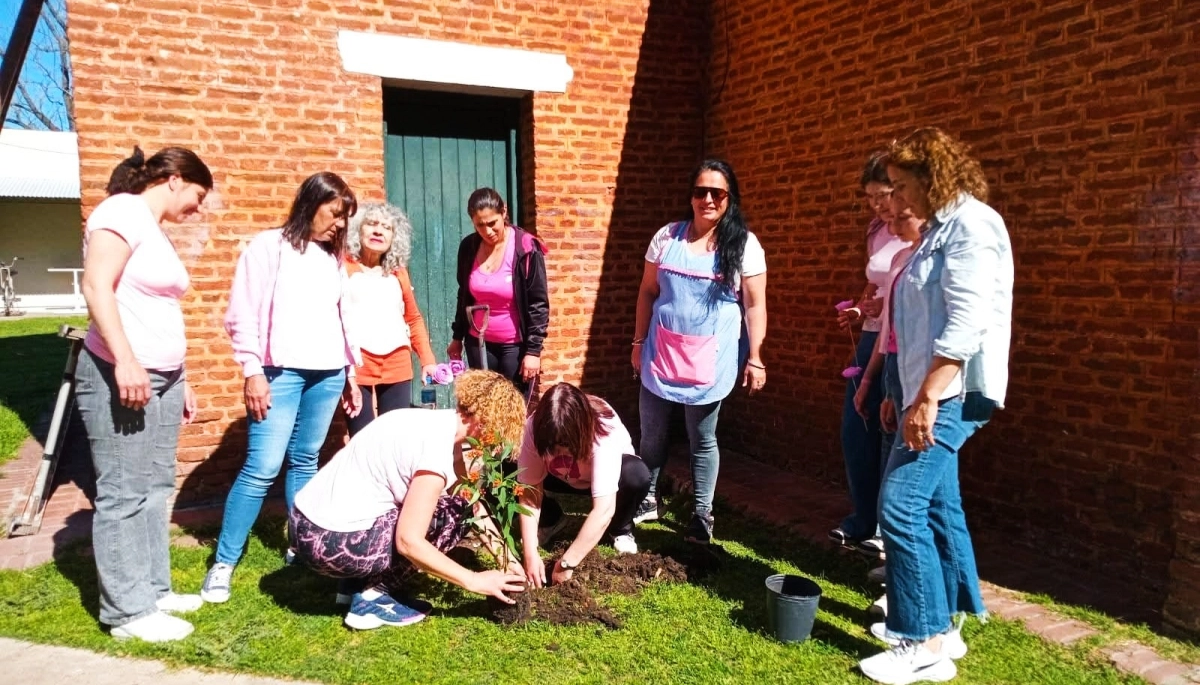 25 de Mayo presentó una emotiva jornada de prevención y reflexión en el mes del cáncer de mama