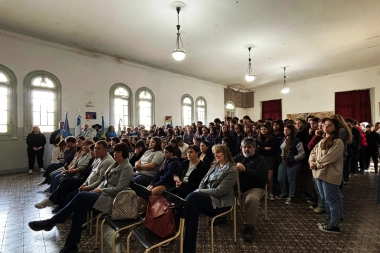 Adolfo Gonzales Chaves celebró el Día de la Diversidad Cultural en el Instituto Juan Eliçagaray