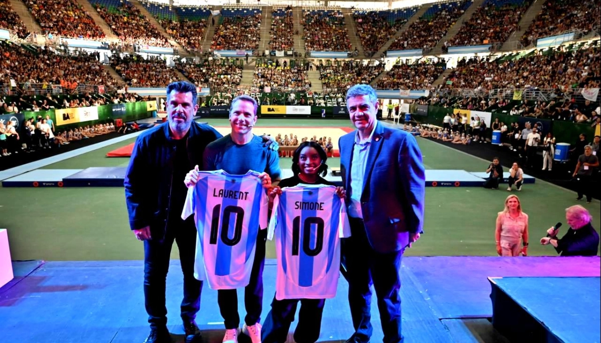 Jorge Macri le entregó la Llave del Parque Olímpico a la gimnasta estadounidense Simone Biles