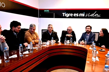 Con un guiño al radicalismo, desde el peronismo alternativo apuntaron a La Cámpora