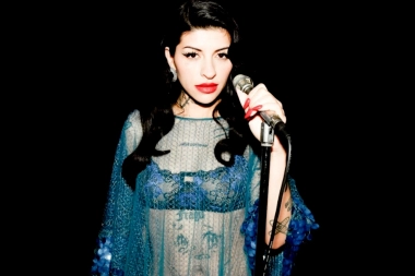 Cazzu estrenó el hit “Balada Malvada”, un himno romántico donde abre su corazón