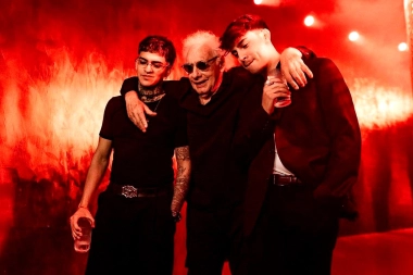 Rusherking fusiona salsa, cumbia y pop en “Locos”, su nueva canción con Valen Vargas