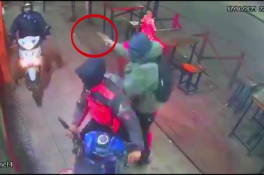 Jóvenes armados le robaron todo cuando compraba en un kiosco de Avellaneda