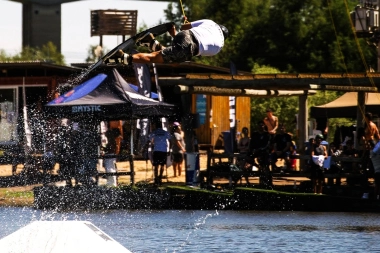Destinos bonaerenses: los cinco mejores lugares para vivir la adrenalina del Wakeboard, el surf sin olas