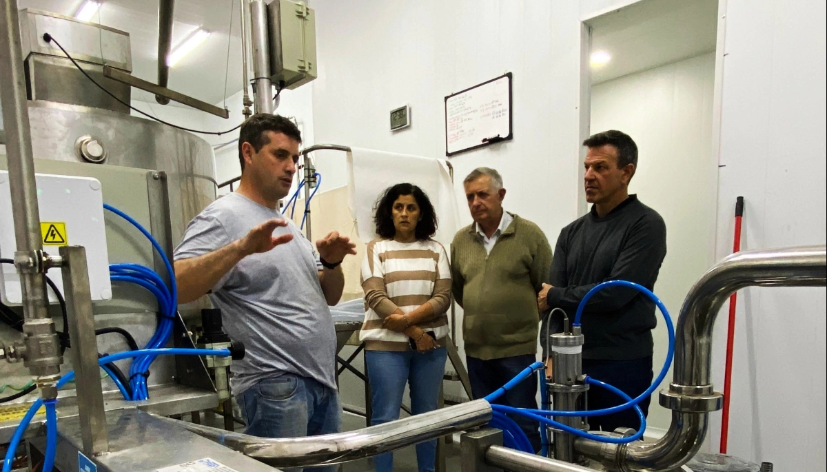 Empleo, Producción y Turismo: Sciaini y Rinaldi recorrieron la fábrica de quesos Vidanta en Roque Pérez