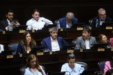 Endeudamiento de Kicillof: la oposición denunció “negociados disfrazados” y “subasta” del Banco Provincia