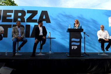 En el cierre de campaña de Fuerza Patria, Magario llamó a frenar a Milei y pidió un cambio de rumbo en el país