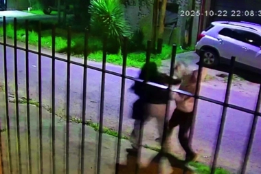 La Plata en jaque por motochorros: en 15 minutos cruzaron dos localidades y asaltaron a vecinos que llegaban a sus casas