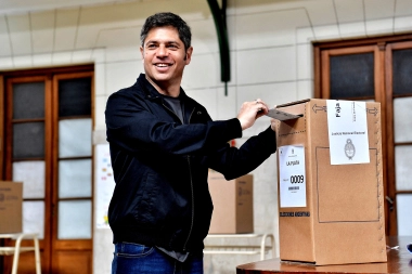Desde La Plata, Kicillof realizó su sufragio, llamó a participar y criticó el nuevo sistema de votación