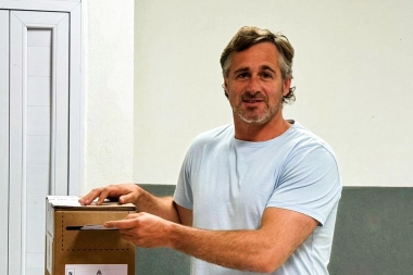 Achával votó en Pilar con un mensaje colectivo: “El país que soñamos se construye entre todos”