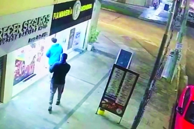 Noche de terror en Moreno: sujetos armados coparon un almacén y robaron hasta los fiambres