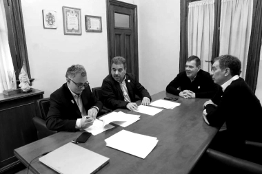 La pelea hacia el futuro: LLA piensa en su candidato para suceder a Kicillof