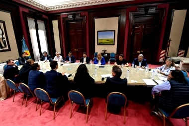 Kicillof e intendentes pusieron la firma y oficializaron el Consorcio de la Autopista Presidente Perón