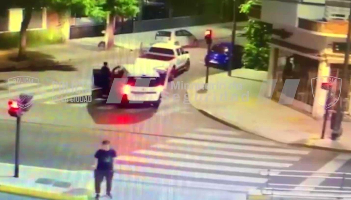 Conductor errante fue perseguido por Villa Devoto y descubrieron que manejaba una camioneta melliza