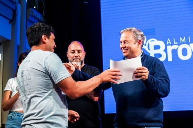 Cascallares presentó la marca “Hecho en Brown” y entregó reconocimientos a emprendedores