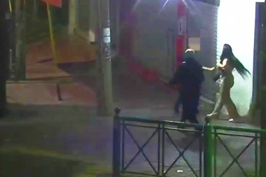 Un violento golpeó a una mujer en la vía pública y acabó detenido por agentes del COT
