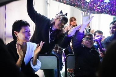 Mayra Mendoza recorrió la nueva sala de cine de la Escuela de Enseñanza Especial de Quilmes