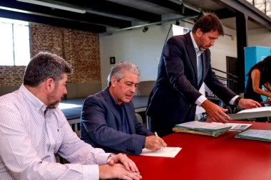 El intendente Martínez firmó un convenio para la instalación del primer Parque Solar de Pergamino