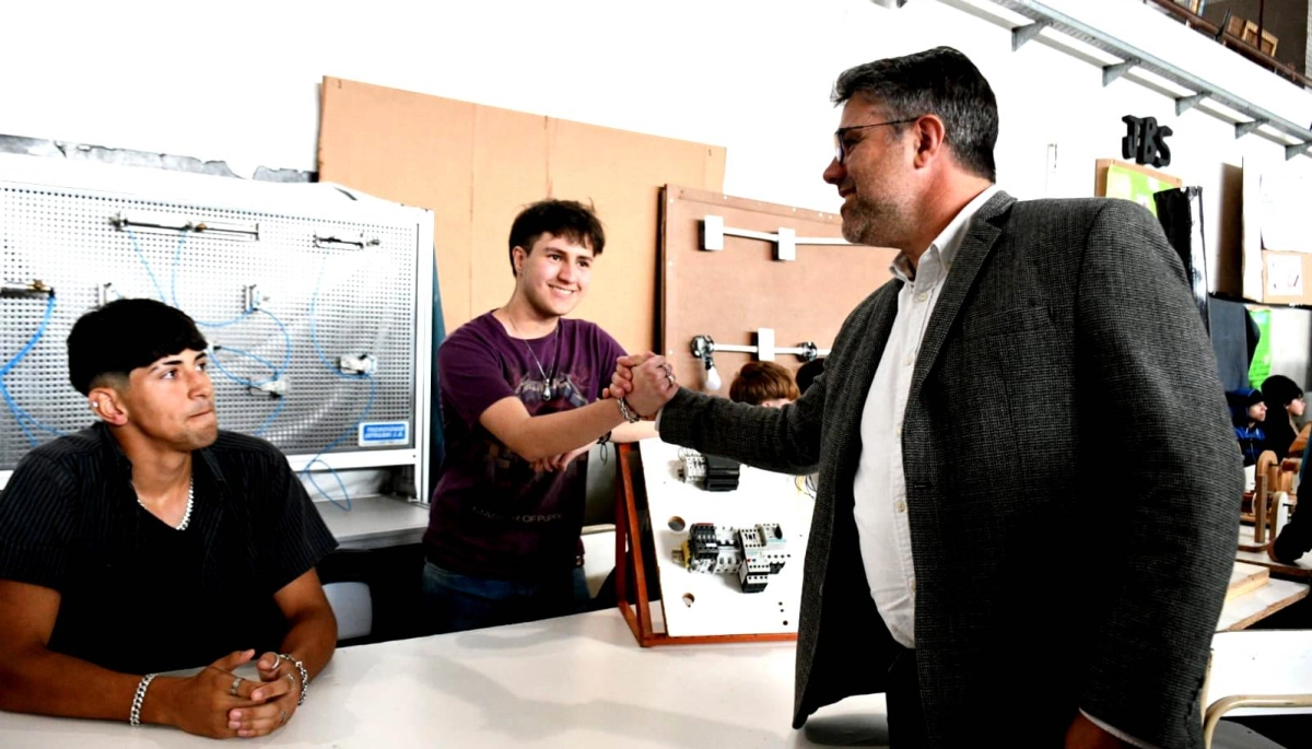 Magdalena: Hourcade recorrió la ExpoTécnica 2025 y dialogó con estudiantes