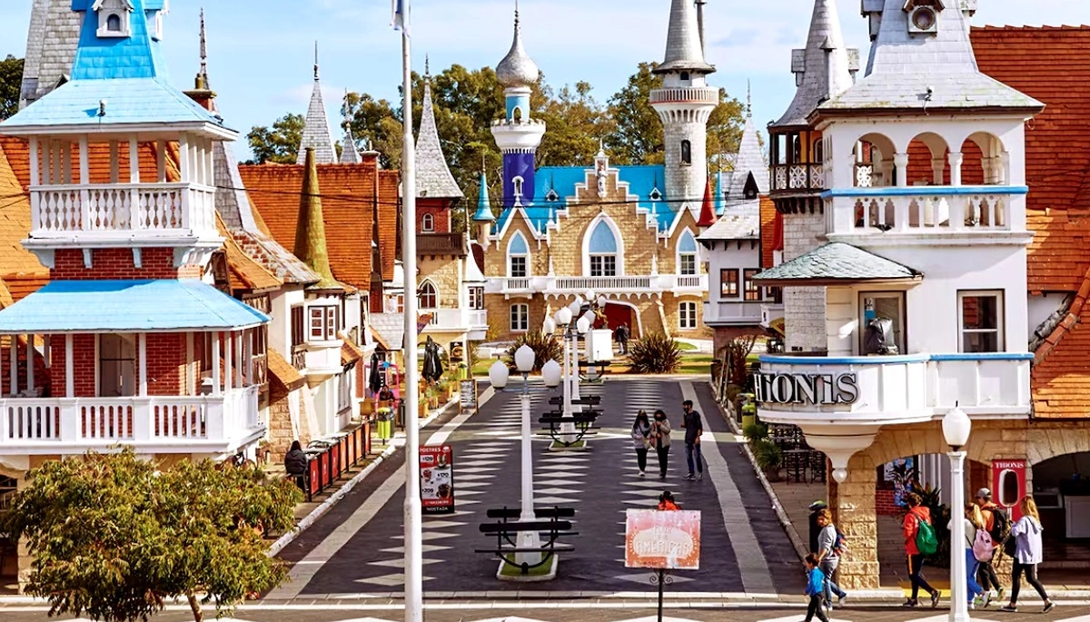 Alarma en La Plata por la decisión de Alak de cobrar la entrada a la República de los Niños