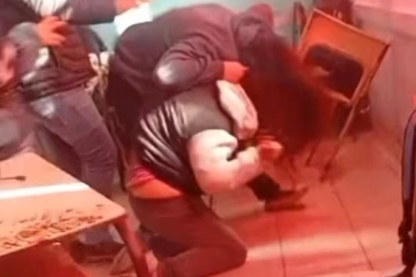 Locura y violencia en Junín: mujer ingresó a una escuela y golpeó a una alumna con una cadena