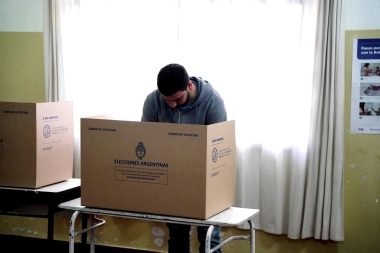 25 de Mayo: Egüen votó y pidió seguir “fortaleciendo la democracia con respeto y esperanza”