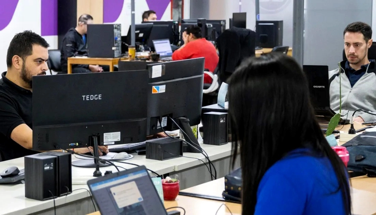 El empleo público bonaerense pisa el freno y se estancó: los datos del Presupuesto 2026