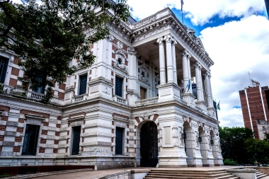 El empleo público bonaerense pisa el freno y se estancó: los datos del Presupuesto 2026