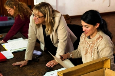 General Arenales: Érica Revilla acompañó la firma de escrituras para 75 familias del distrito