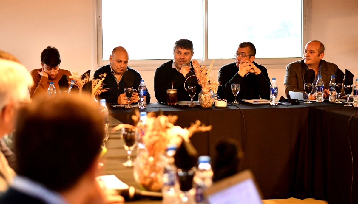 Intendentes de la UCR buscan protagonismo y pactaron una reunión con López para discutir el Fondo para Municipios