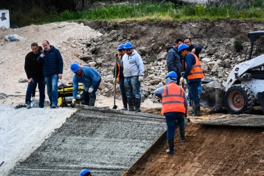 Bahía Blanca: Susbielles recorrió las obras que se realizan en el partidor de aguas del Parque de Mayo