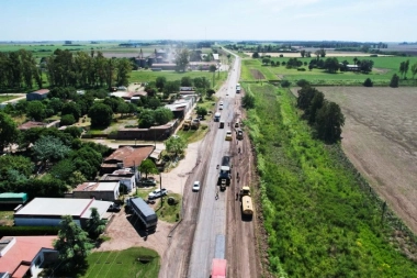 Provincia avanza con la repavimentación de la Ruta 191 y suma trabajos de iluminación