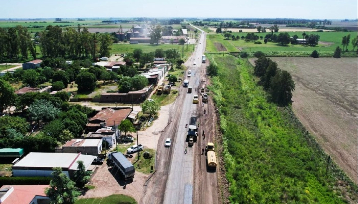 Provincia avanza con la repavimentación de la Ruta 191 y suma trabajos de iluminación
