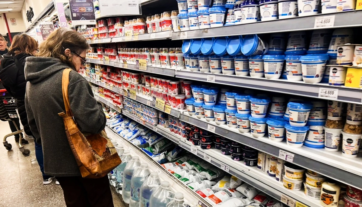 La inflación de octubre subió al 2,3%, alcanzó el 24,8% anual y el 31,3% interanual