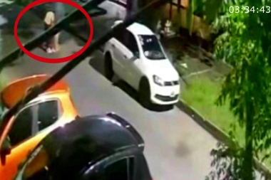 En Lanús hay pibes con "chispa" y se divierten incendiando automóviles en la vía pública