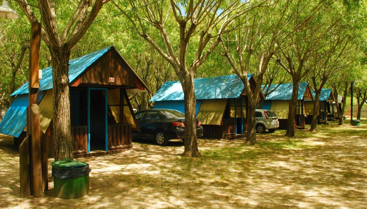 Verano bonaerense 2026: cuáles son los precios para acampar en La Costa Atlántica