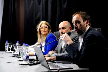 Con detalles sobre el fondo para municipios, López defendió el Presupuesto 2026 en la Legislatura bonaerense