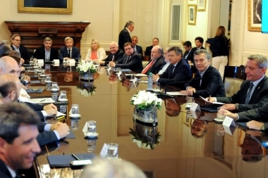Macri logró acuerdo con gobernadores por Fondo del Conurbano y se firmó Pacto Fiscal