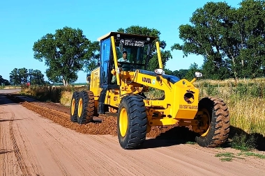 Crisis hídrica: el Municipio de 25 de Mayo intensifica el mantenimiento de los caminos rurales locales