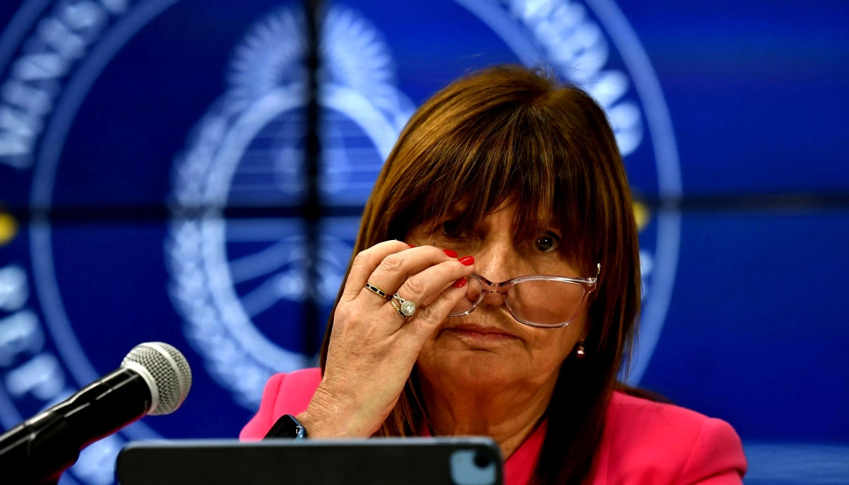 “DNI versión limitada”: el curioso tuit de Bullrich por su “firma exclusiva” que terminó en un aluvión de críticas