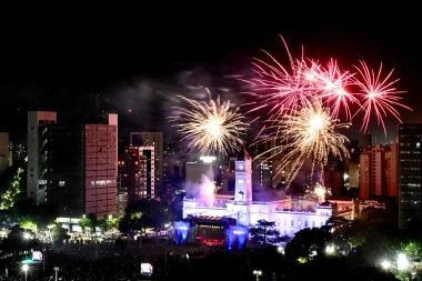 Más de 100 mil personas colmaron Plaza Moreno para festejar a lo grande los 143 años de La Plata