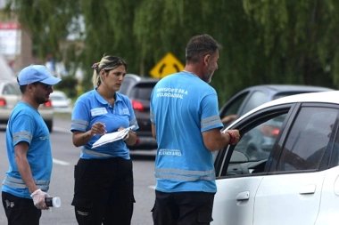 Agentes de Seguridad Vial persiguieron e interceptaron un vehículo con patente adulterada