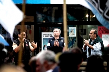 Máximo desafía a Kicillof: visitó Berazategui sin Mussi y pone picante a la guerra peronista en el Conurbano