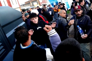 Nuevos incidentes en un acto de Milei: cerró su campaña en Moreno entre piñas, piedras y acusaciones cruzadas