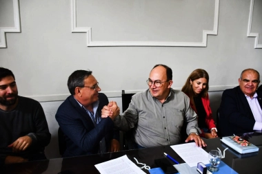 Salomón firmó un convenio con el Sindicato de Salud Pública para municipales de Saladillo