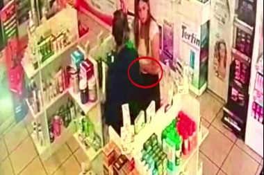 La mechera del pantalón palazzo robó miles de pesos de una farmacia en La Plata