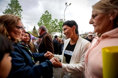 Con una fuerte reflexión, Mayra Mendoza celebró el 76º aniversario del barrio San Francisco Solano de Quilmes