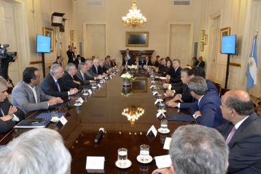 Cuáles son los principales puntos del Pacto Fiscal que firmó Macri con los gobernadores